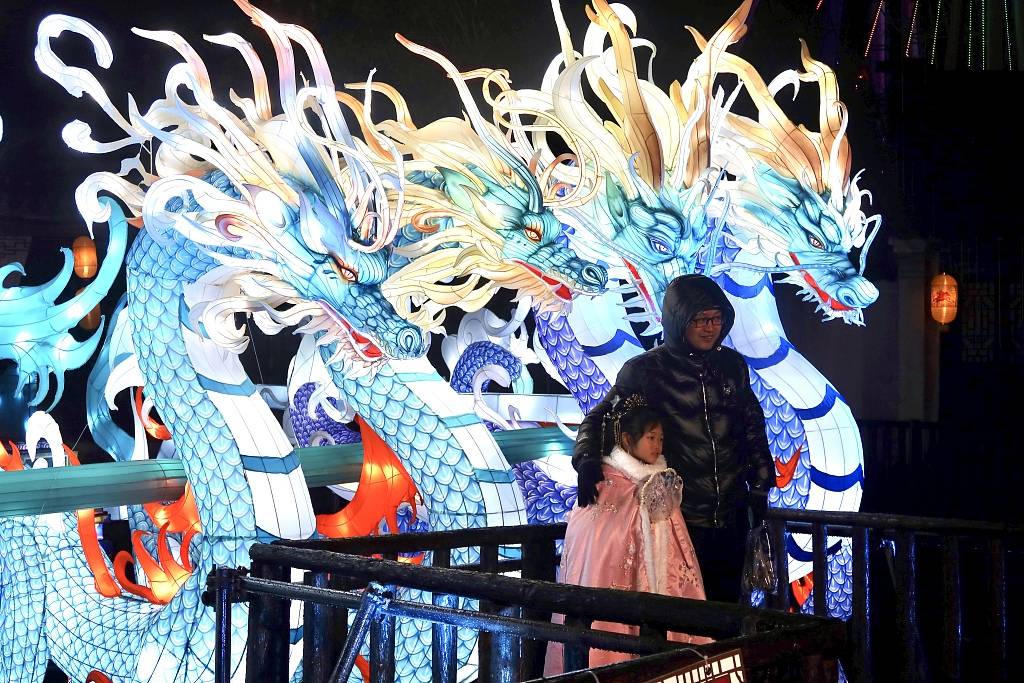 氛围感拉满!全国各地街头彩灯闪耀 流光溢彩迎新春-搜狐大视野-搜狐新闻