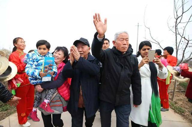 中国老兵被困印度54年,无奈在印娶妻生子,归国当晚吃7碗手擀面_王琪