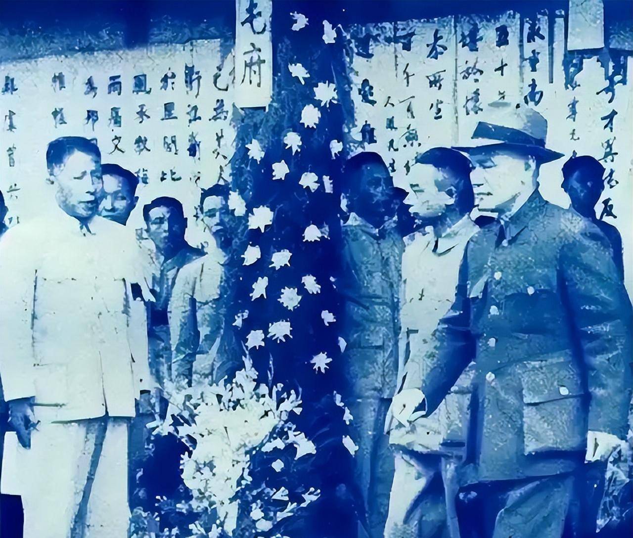 在打败郑介民后,他如愿坐上军统局长的位置,紧接着要着手处理戴笠生前