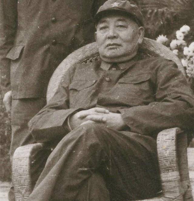 1979年,尹先炳住院躺在床上,耳边传来一句:老领导_秦基伟_岁月_友情