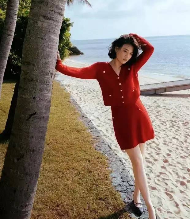 马思纯新春海滩随拍,红衣飘飘如仙子下凡!_照片_气质_生活