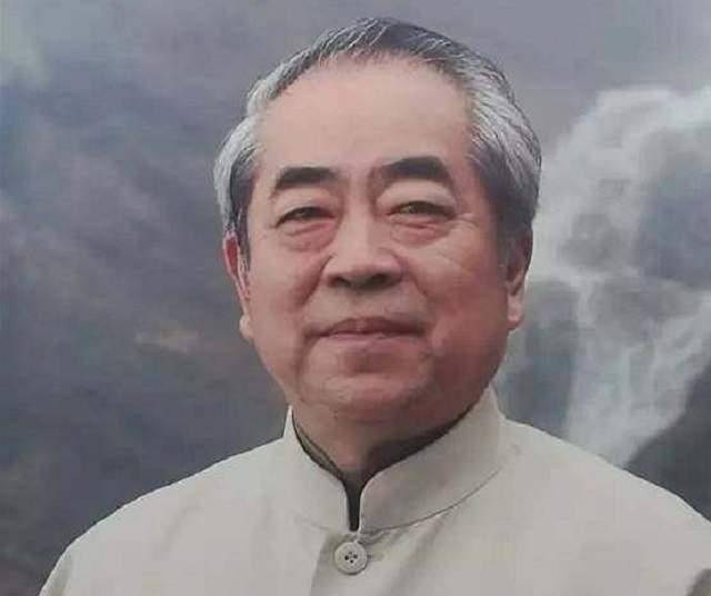 国宝艺术家范曾:两次夺友人妻,女儿,恩师与他断绝关系