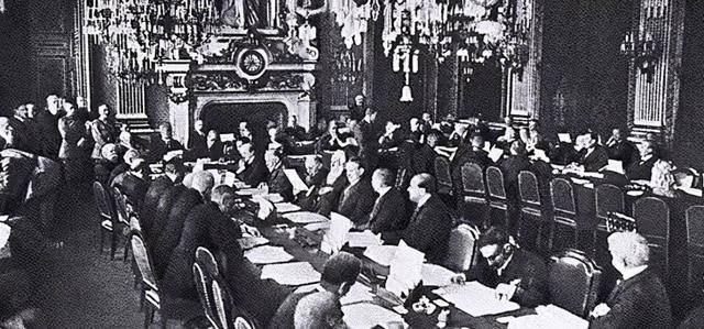 由于日本方面的政策转向,段祺瑞和其控制的安福国会也意