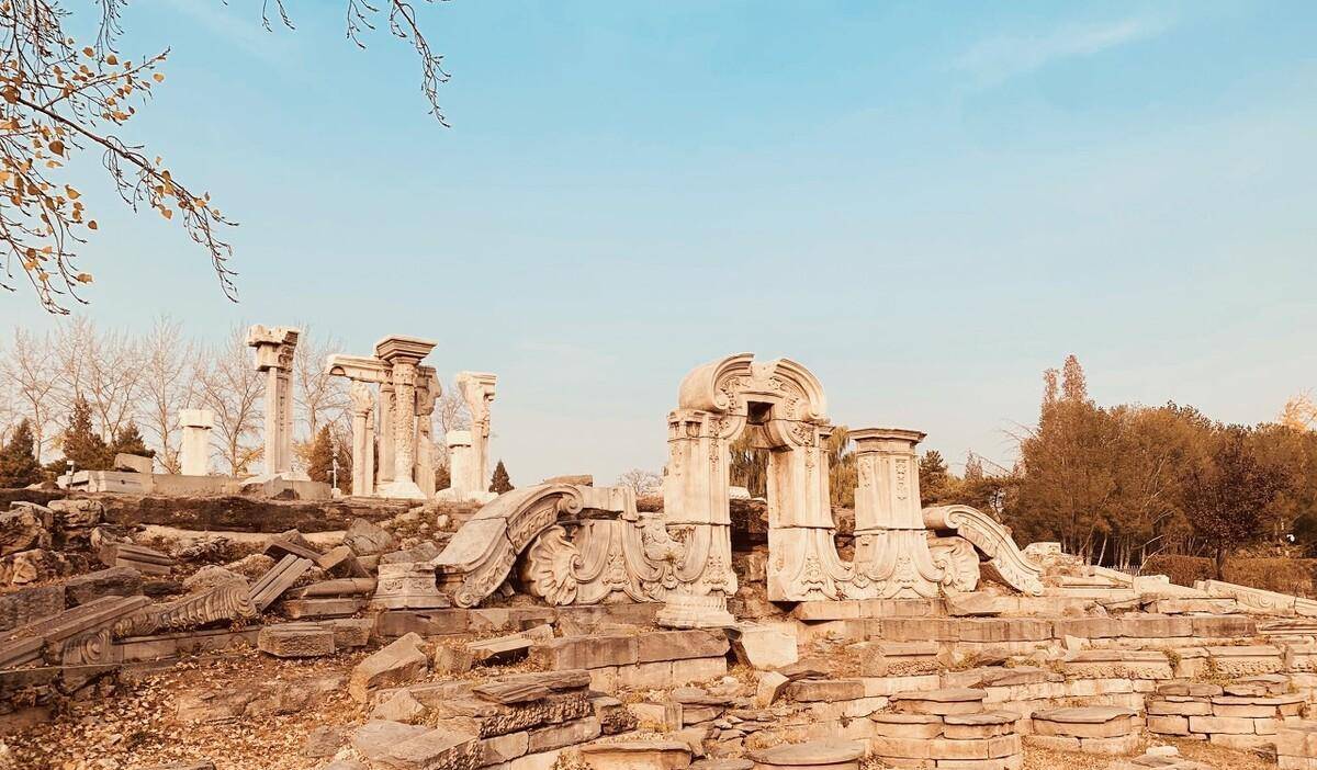 1860年,英法聯軍火燒圓明園,結果還有周邊的老百姓加入到八國聯軍