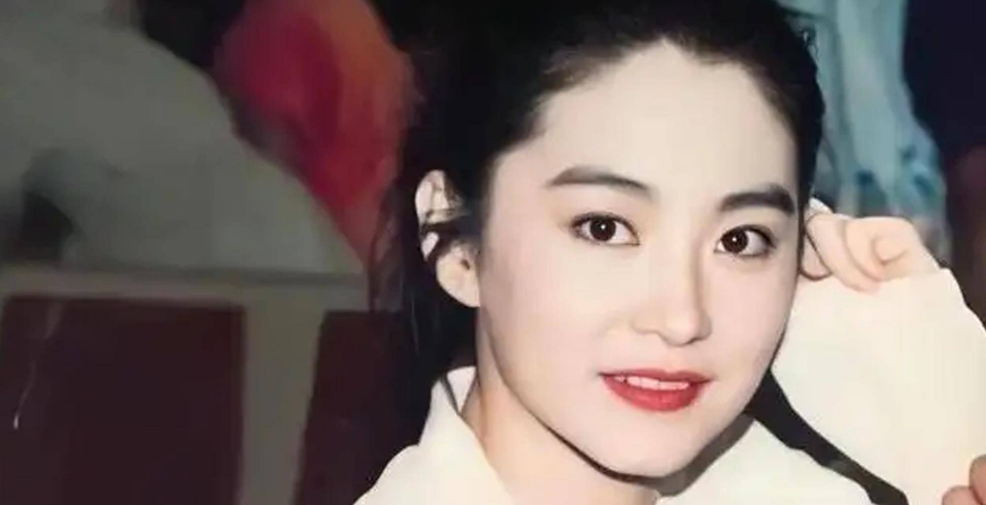 女婴3个月大被抛弃,42年后收到一封信,发现林青霞是她亲妹妹