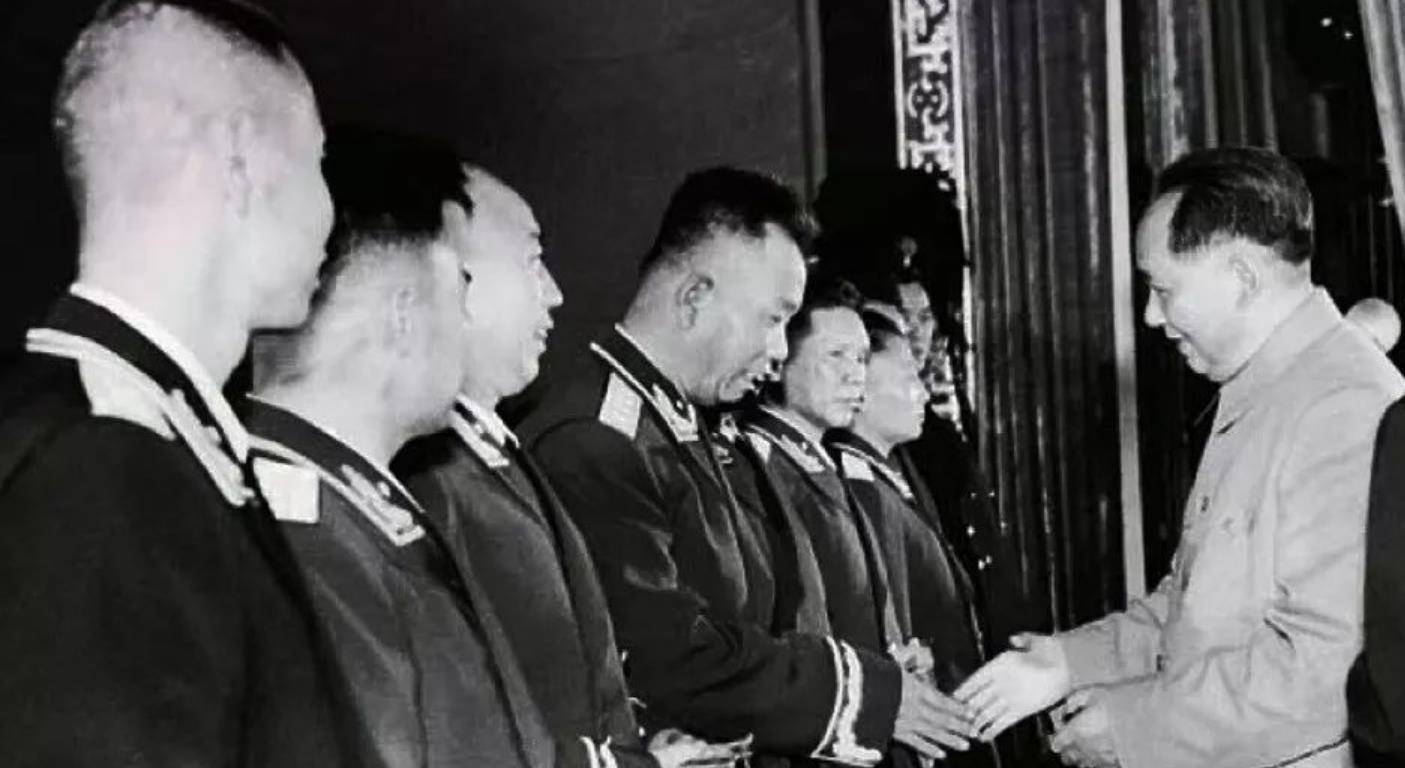 在外站了2小时等女儿,女儿得知消息泪目_王树声_将军_开国大将