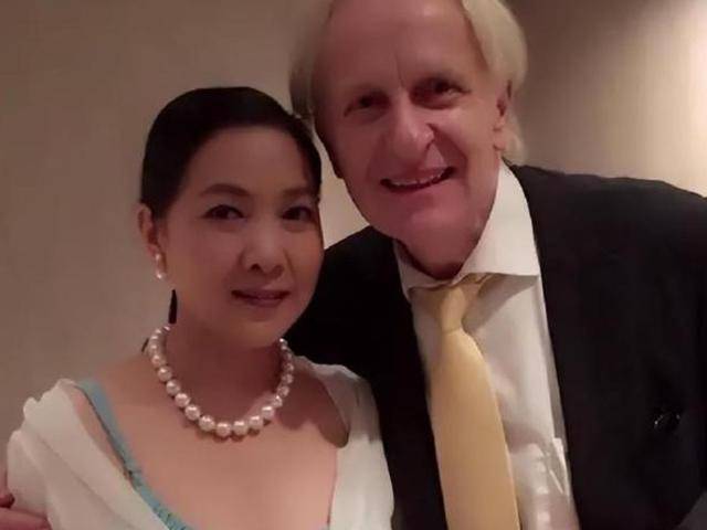 1985年沈丹萍怀孕,哭着求丈夫带她去德国产子,丈夫:这样不光彩_乌伟