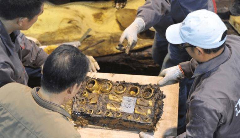 西汉大墓飘出异香,出土1800年前的"铜火锅",老祖宗可