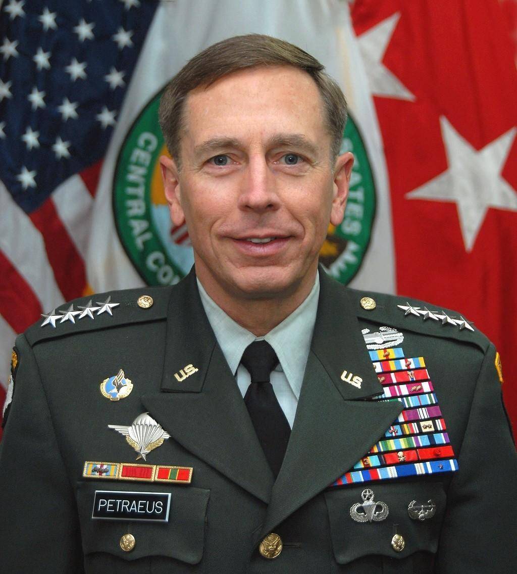 petraeus),1952年生于纽约州,2002年7月以驻波斯尼亚北约维和部队副