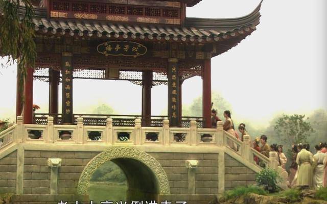 贾家败落,贾元春也是始作俑者,省亲当晚他的表现堪称