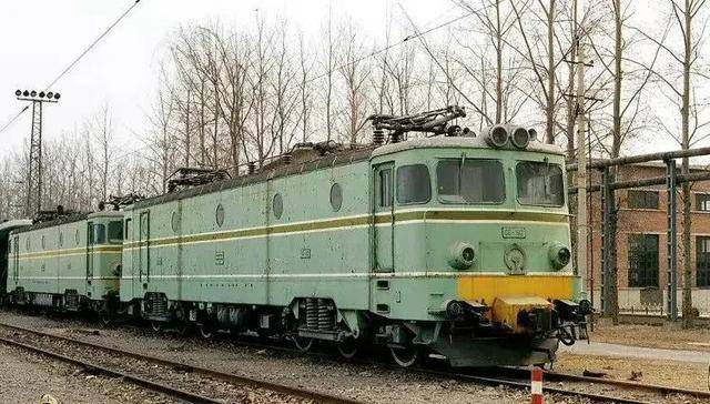 回顾罗马尼亚6g1型电力机车的故事:达契亚机车,如流星一闪而过