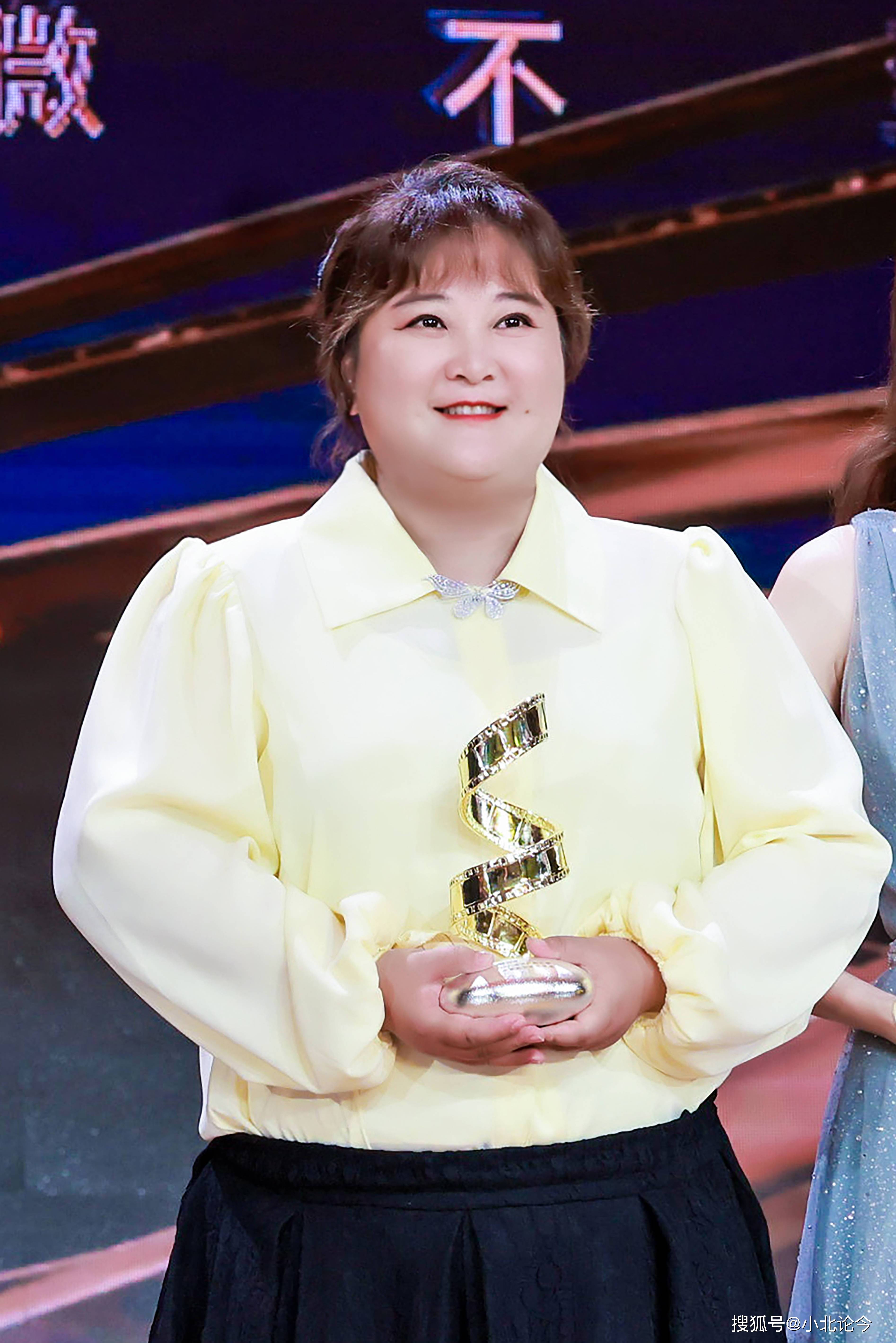 《热辣滚烫》:挣扎与自我拯救,故事励志又感人_贾玲_乐莹_电影