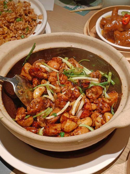 【砂锅里的魔法】嫩滑香辣的砂锅啫啫鸡制作教程