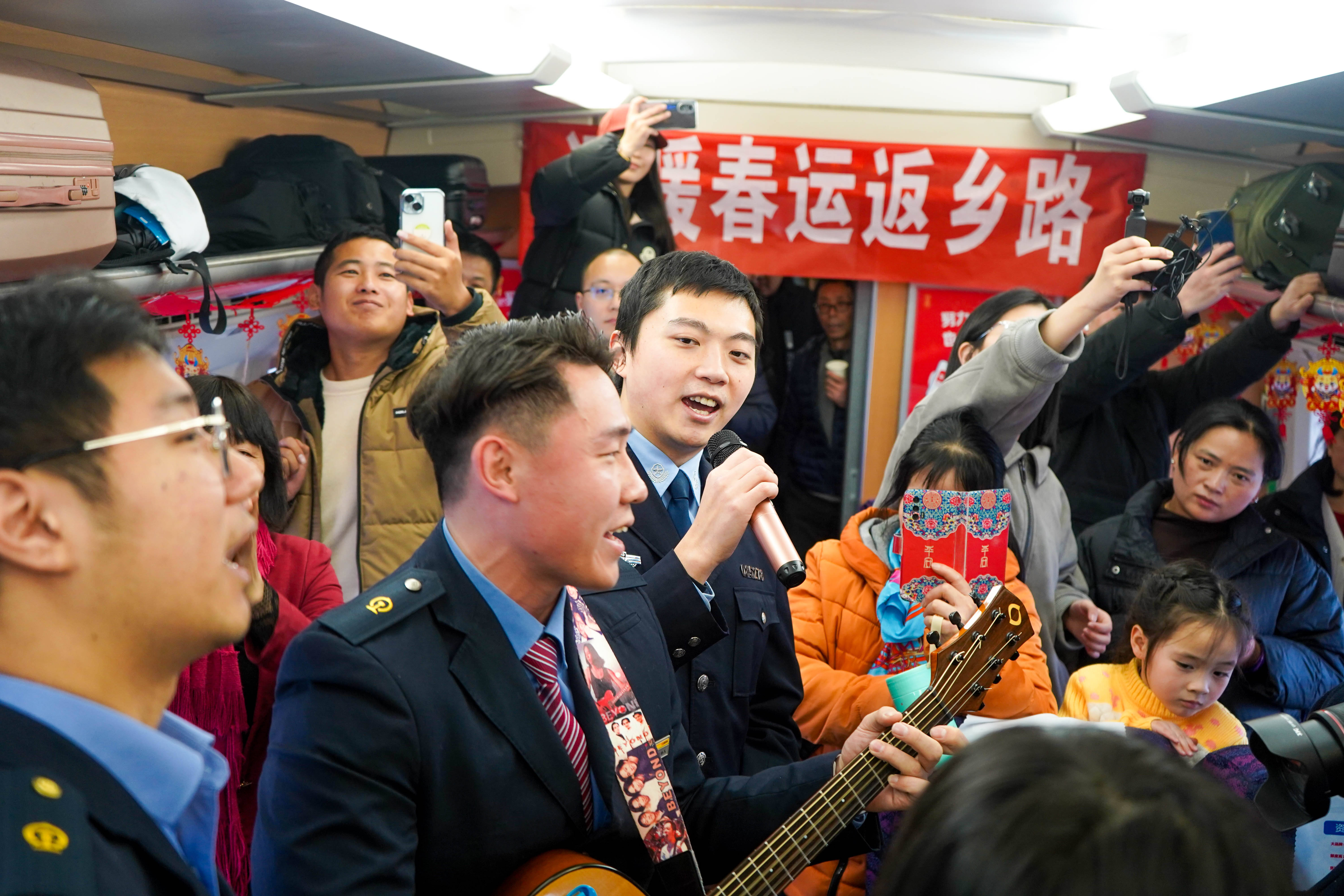 2024春运全国铁路公安民警"风采杯"纪实摄影大赛作品