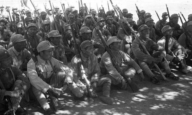 明眼人都知道,他们是来看八路军的"笑话"的.