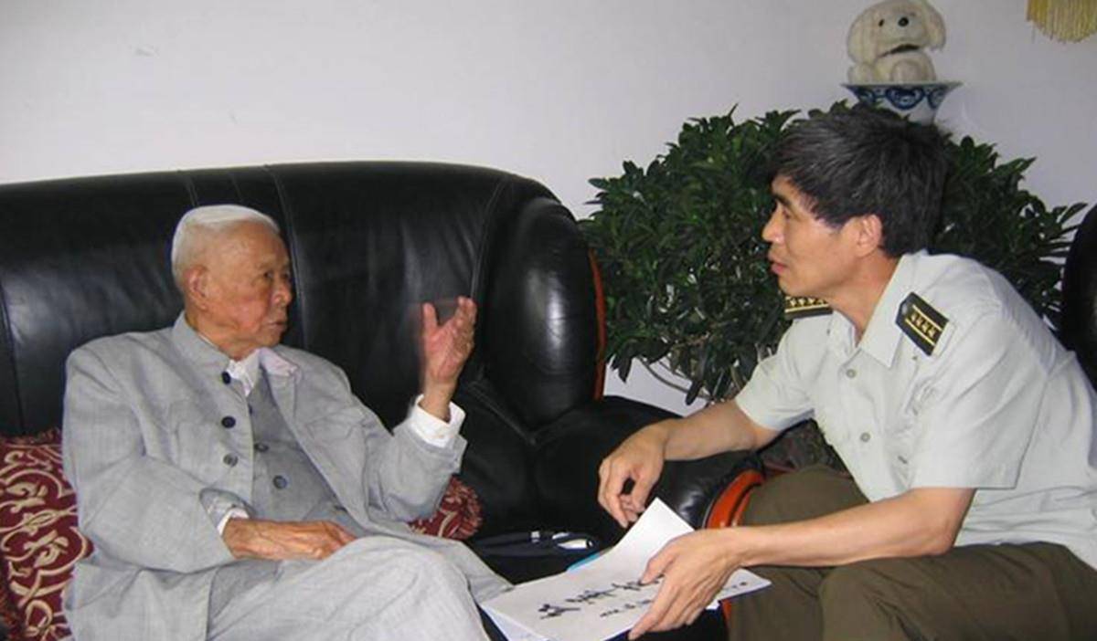 此人被称为"铁脑壳"将军,延安保卫战阻敌7天7夜,55年授中将_罗元发