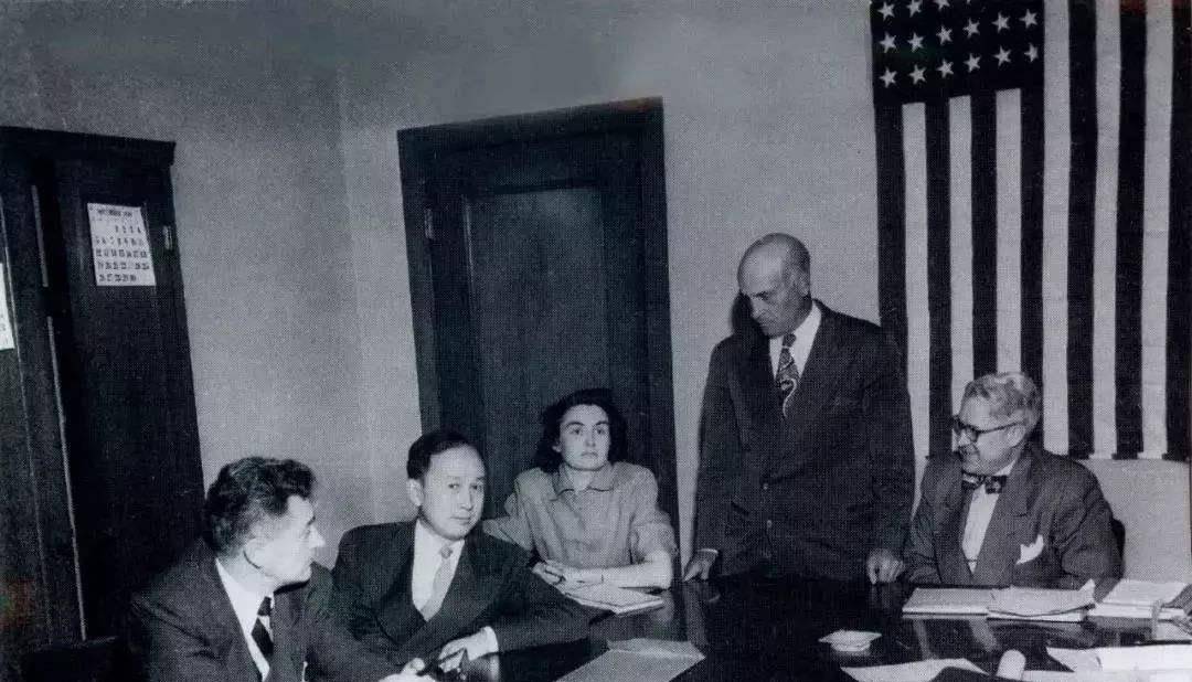 我国"航天之父"钱学森葬礼,数十万人前来追悼,场面宏大肃穆!