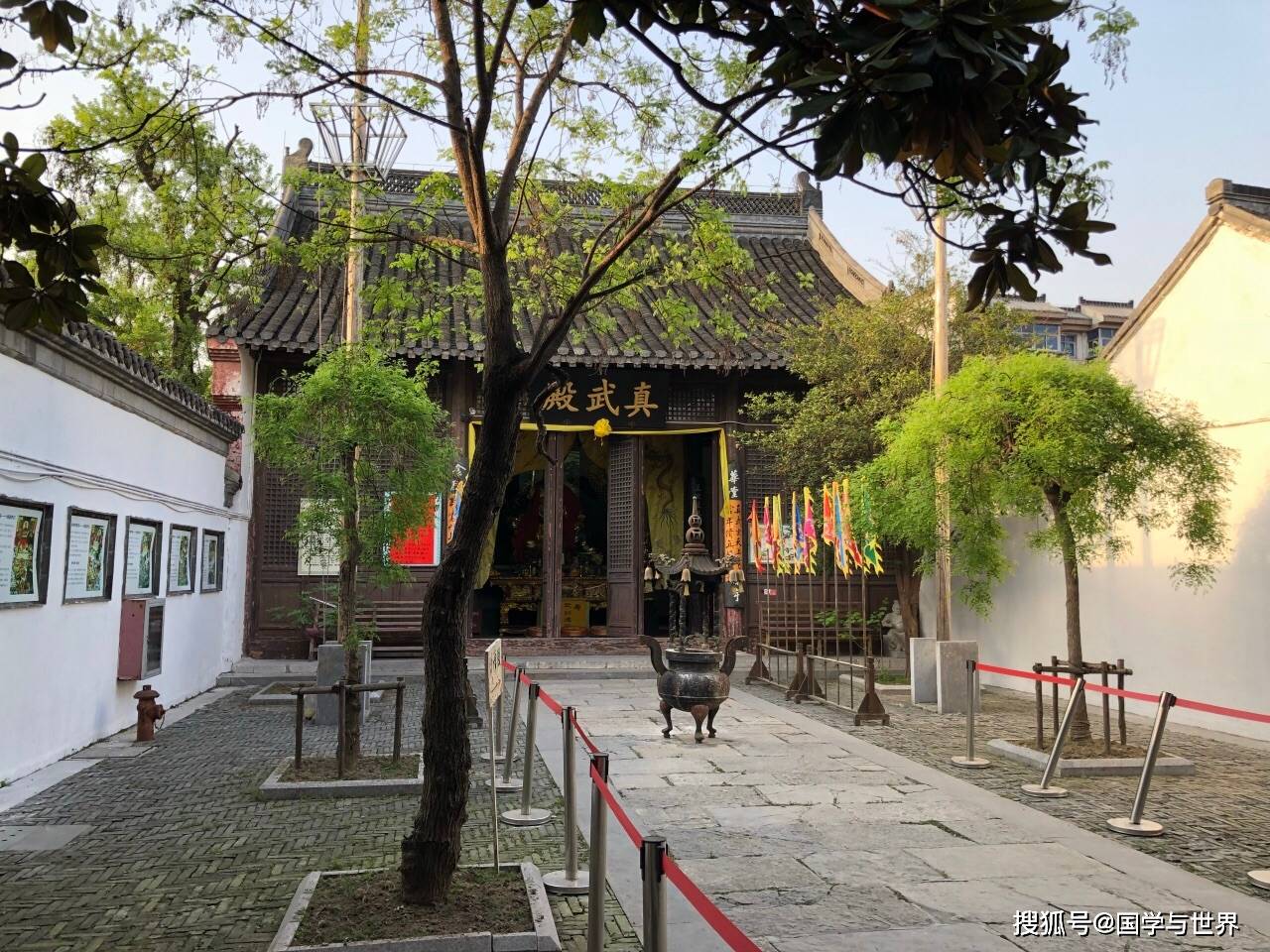 组诗之廿九《江南纪行江苏扬州篇之东关街武当行宫》扬州府志寥数行