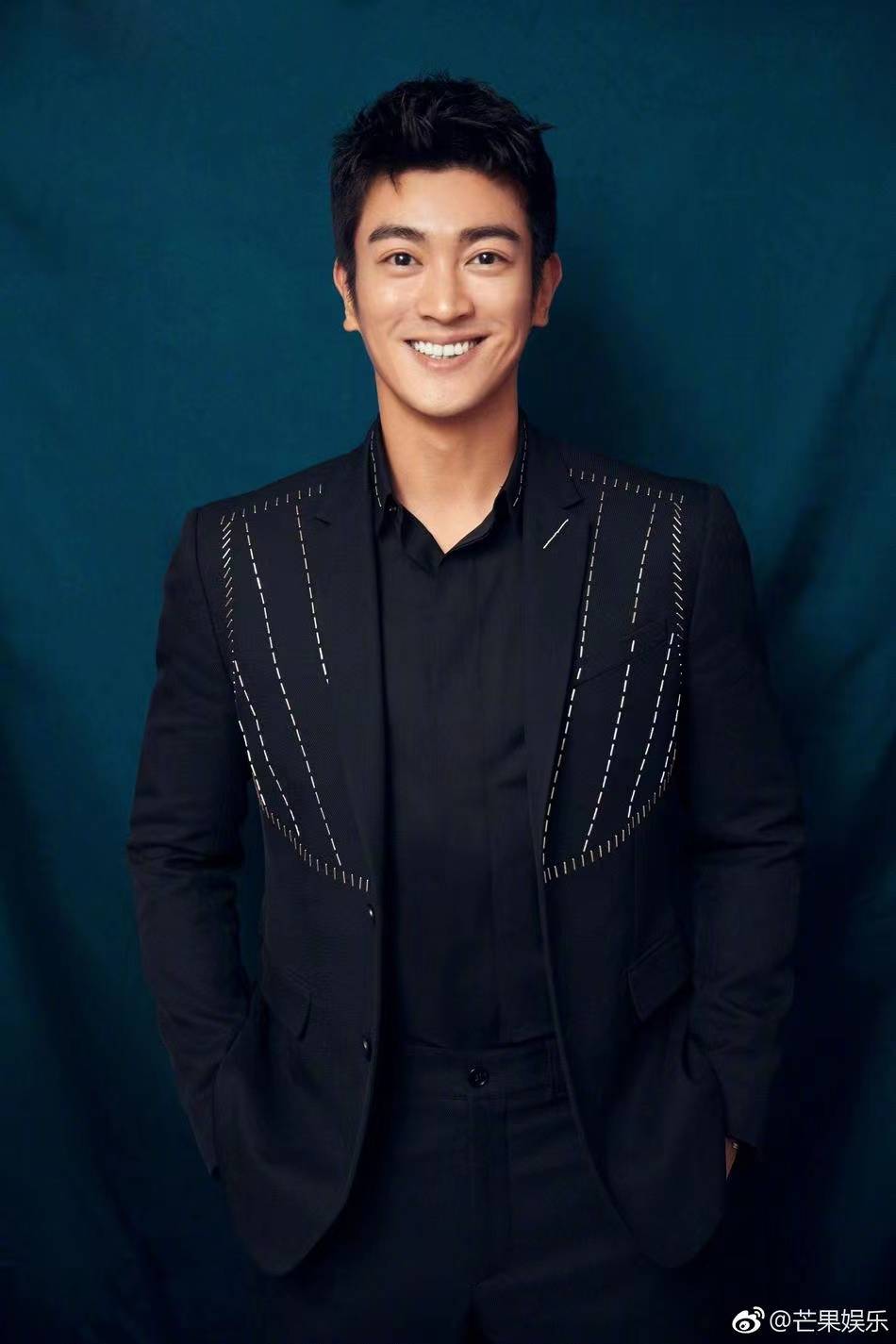 霍思燕杜江夫妇惊艳街头,颜值爆表!