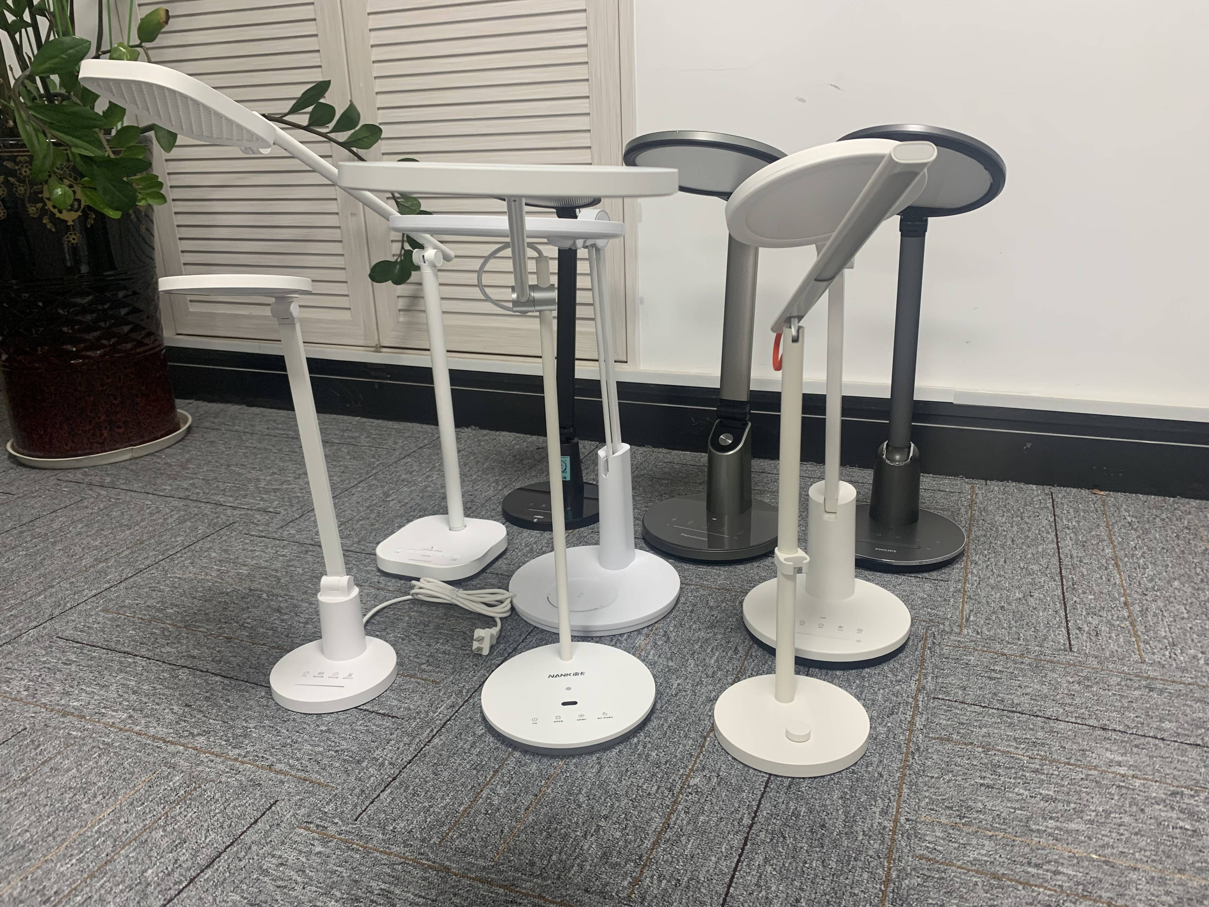 护眼灯有蓝光好还是没蓝光好呢？内含2024高性价护眼台灯推荐