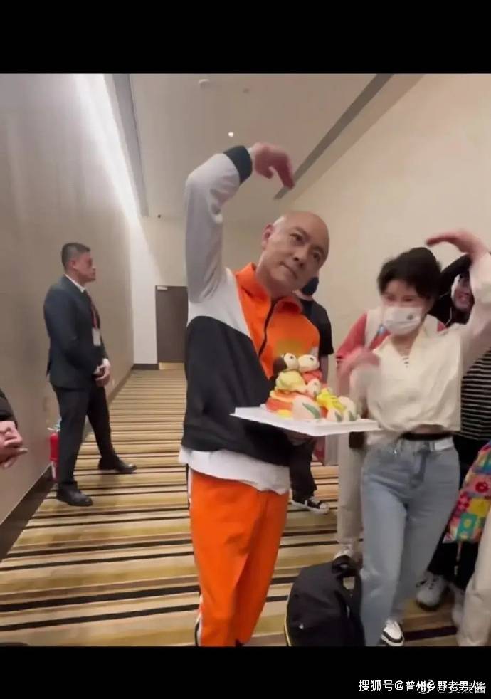 张卫健60岁生日,网友惊呼:本命年一根白发都没有!_张国荣_照片_太太