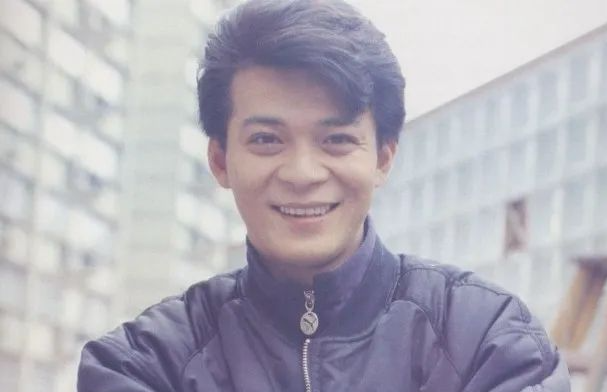 演员黄日华:妻子出轨选择大方原谅,如今生日与亡妻遗照合影