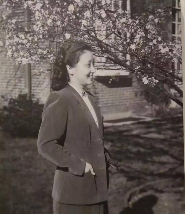 蒋英:钱学森坐在两个女孩中间,却一直看着我,我就觉得不大对劲_美国