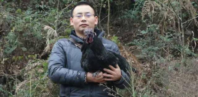 这也许是当老师时的敬业和好口碑给他带来了好人缘和好运气,总之,上天