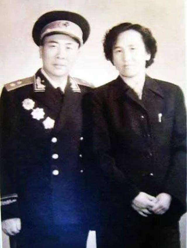 2012年,102岁曾思玉将军病逝大连:四大习惯,乐活百年_洪林_书画_沈阳