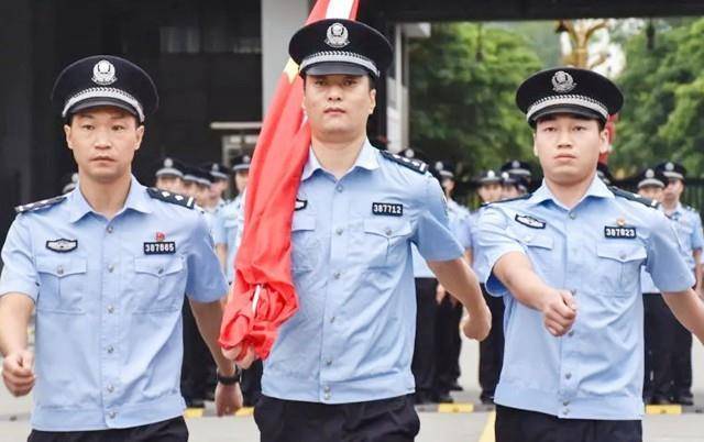 27年前他倒在毒贩手雷下,如今三个儿子都穿上了警服_张从顺_战友_生命