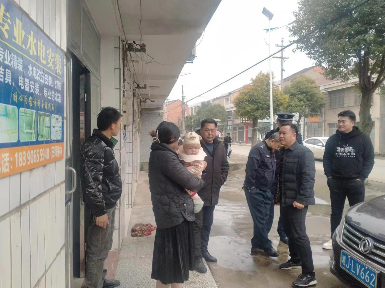 落实开学安全排查 筑牢校园安全防线 ——澧县盐井镇中学开展校园周边