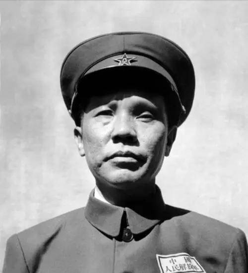 草丛中突然窜出一只野兔,救了一位将军,使将军对其