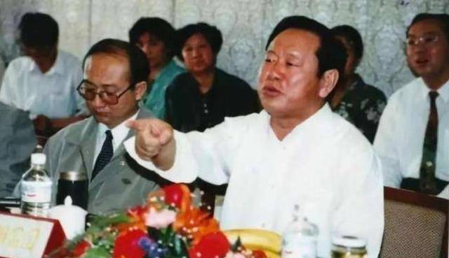 山西好书记胡富国,与工人同吃住,带百姓致富,妻子却烧10年锅炉_工作