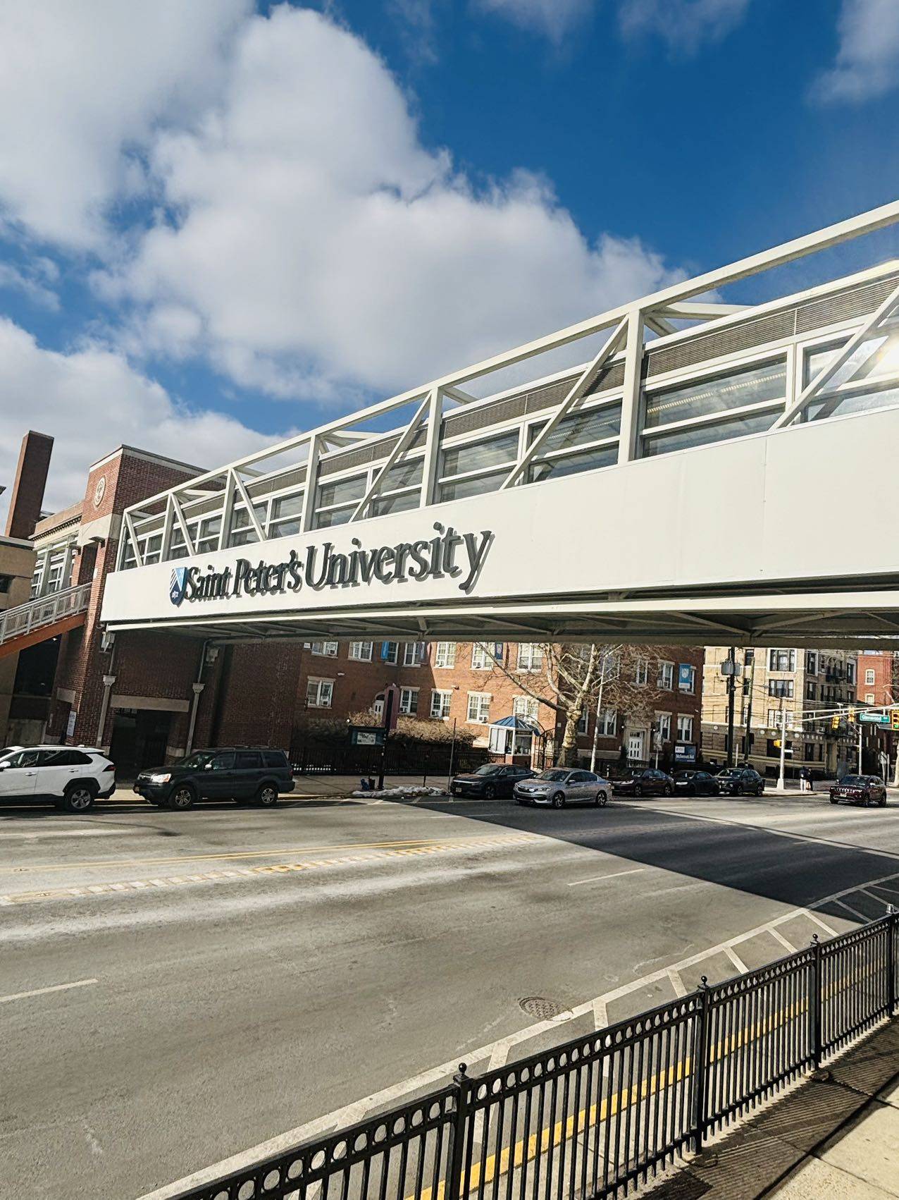 画家刘子舆在美国名校圣彼得大学进行交流_中国教育部_教学_艺术