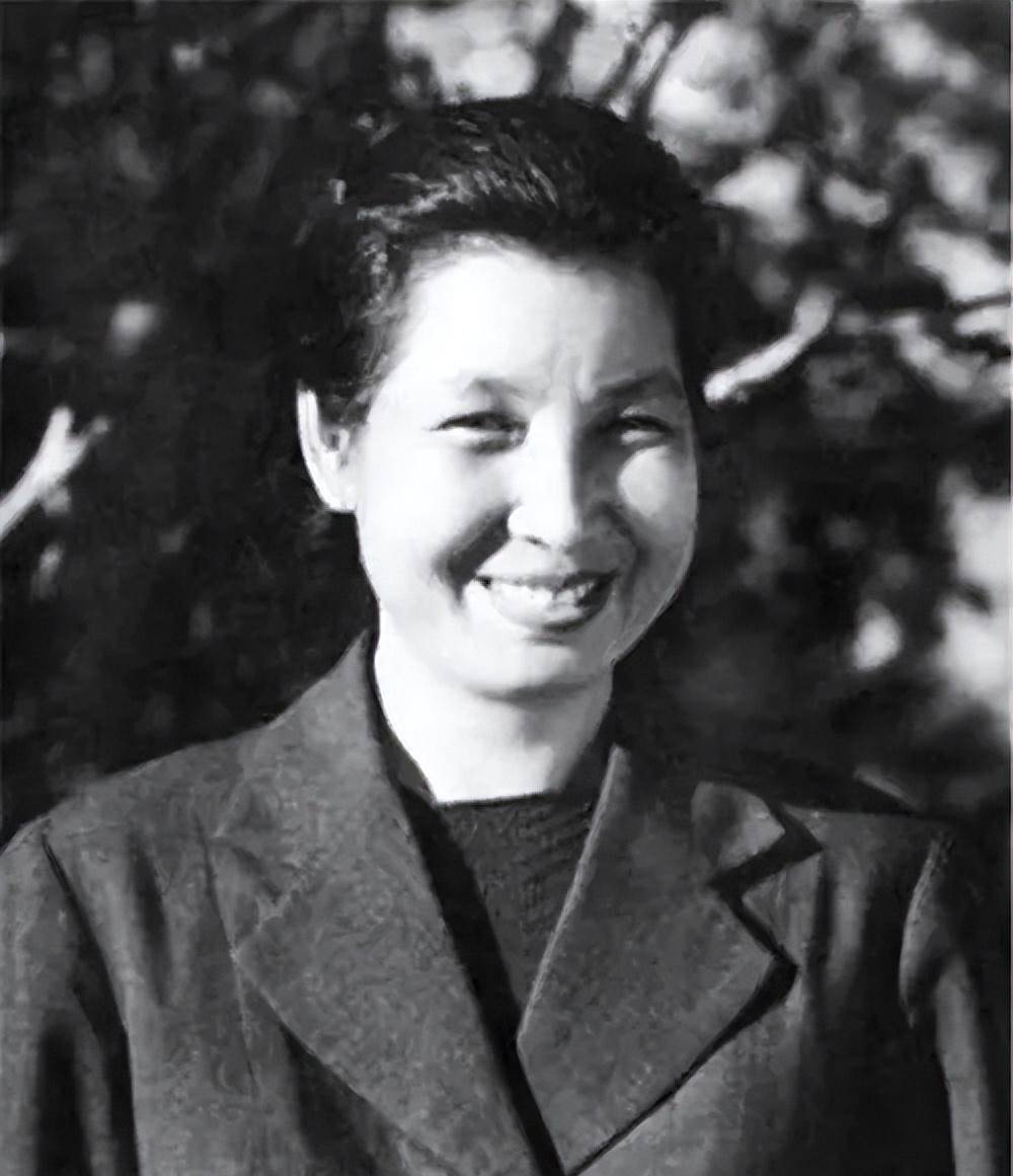 井冈山三大美女之一的曾志:三段婚姻情路坎坷,大儿子在家务农_工作_小