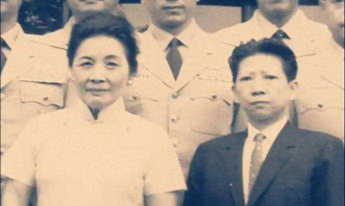 宋蔼龄:宋家神话缔造者,因三子女婚姻丑闻受争议,其三代仅一人_宋霭龄