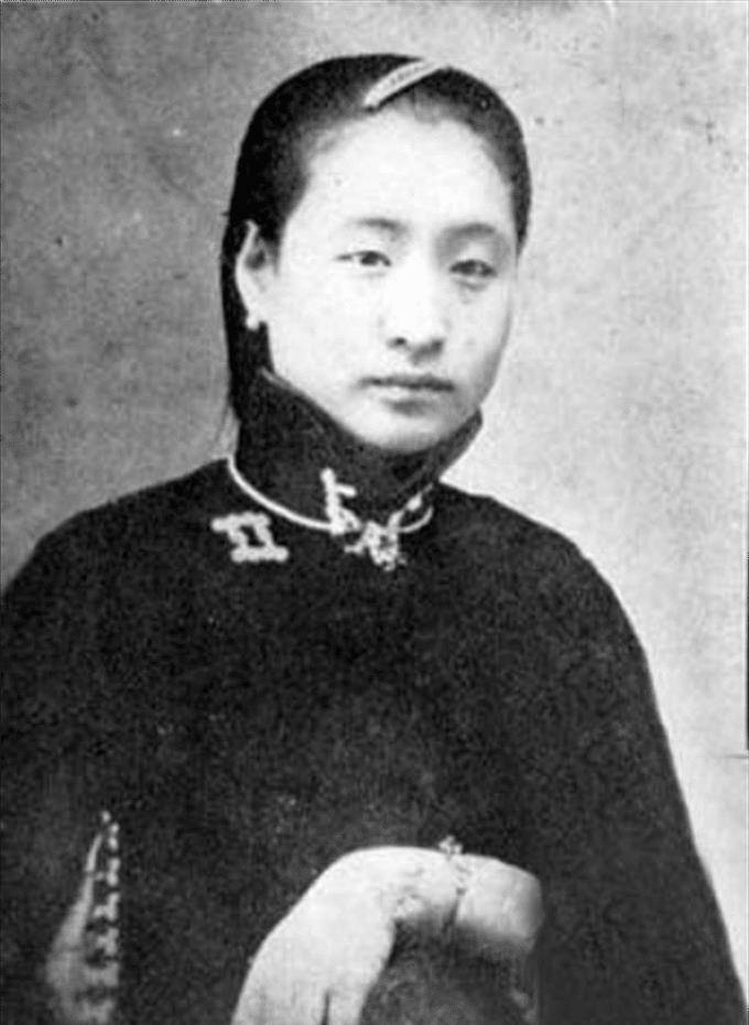 小凤仙晚年痴呆,死前紧攥蔡锷的照片,蔡锷儿子:她是自作多情