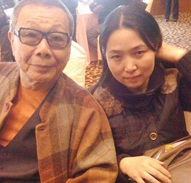 进入婚姻后,午马十分顾家,工资全部上交,对妻子和女儿百般宠爱.