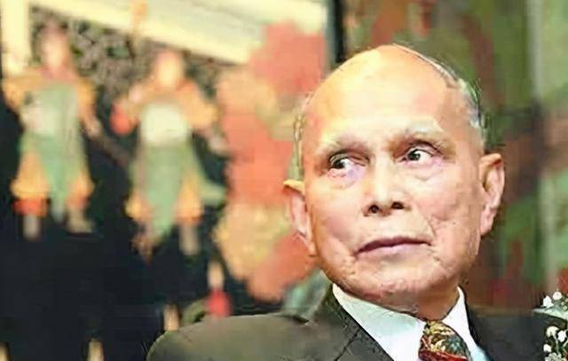 抗美援朝,霍英东为前线运送稀缺物资近3年,只"黑猫号