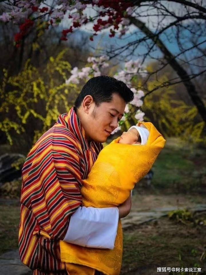 不丹王后佩玛童年照片放出,不丹王室的选择没有错,佩