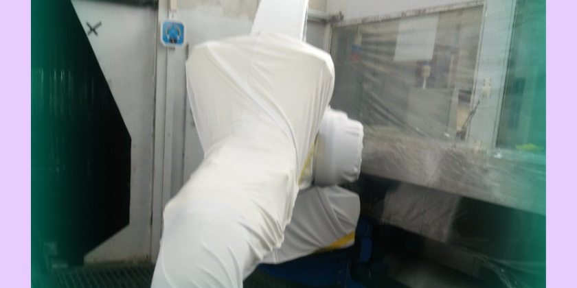 接下来,我们将探讨冲压机器人防护服的保养方法.