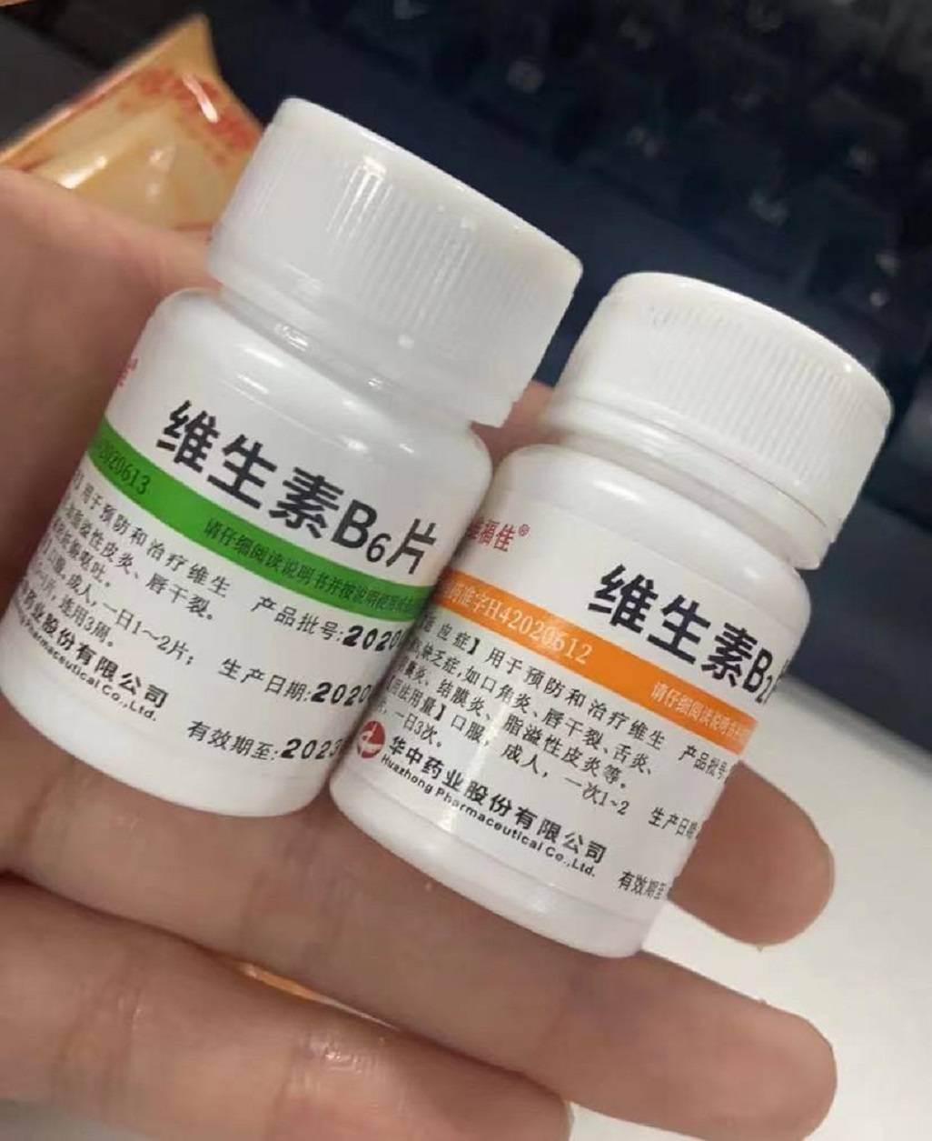 还有就是可以适当用二硫化硒洗头,痘痘和出油等情况