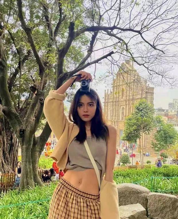 苏醒辣妈妻子廖语辰惊艳露腰照曝光,中泰混血美人风采