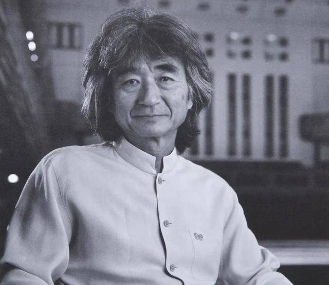 作为日本人, 世界级大师小泽征尔, 为何将母亲骨灰埋在北京四合院?