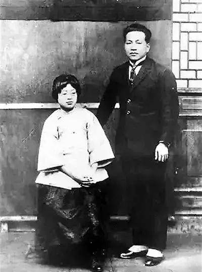 刘伯坚王叔振夫妇双双牺牲,留下三子送人,幼子愿做一