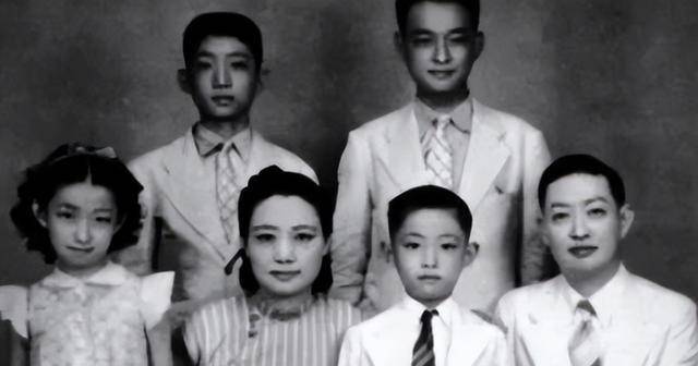 梅兰芳到底有多富?出场费十根金条,50年代月薪2100,什么概念?