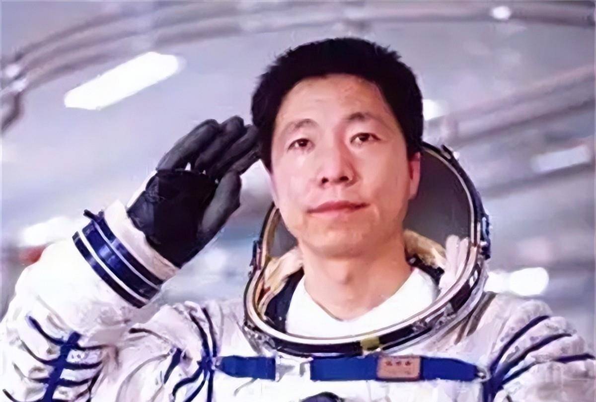 杨利伟感到十分痛苦,当共振持续了26秒后,压力才开始减轻.