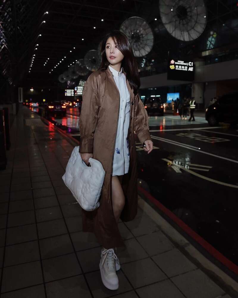 林心如分享了自己最新的街拍照片,展现风采