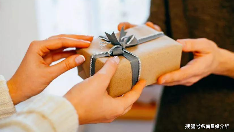约会送什么礼物比较好呢？