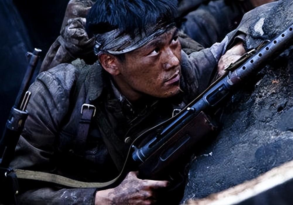 随着《金陵十三钗》的风靡全国,娱乐圈源源不断的戏路就此彻底被打开.